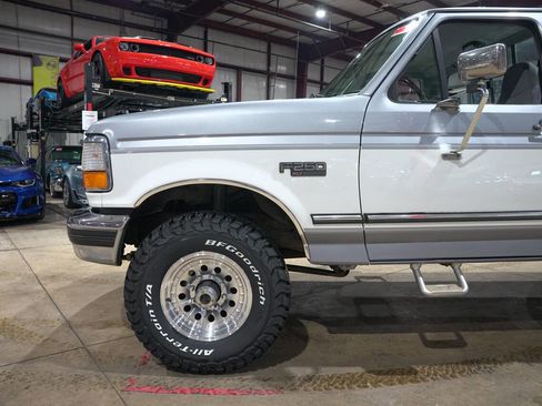 Used 1996 Ford F250 XLT 2dr 4WD Standard Cab LB HD image 3