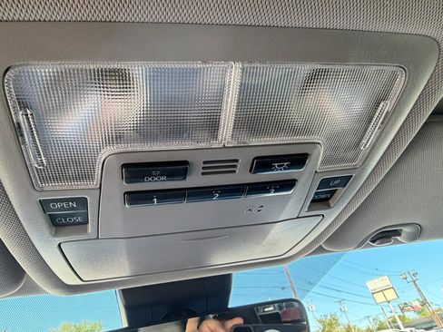 Used 2017 Toyota Highlander SE w/ Carpet Mat Package AWD/4WD image 23