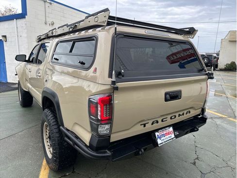 Used 2017 Toyota Tacoma TRD Off-Road image 14