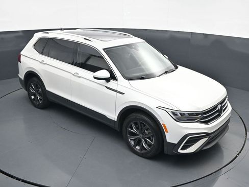 Used 2023 Volkswagen Tiguan SE w/ Panoramic Sunroof Package FWD image 13