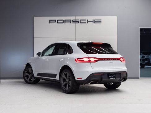 Certified 2026 Porsche Macan AWD/4WD image 3