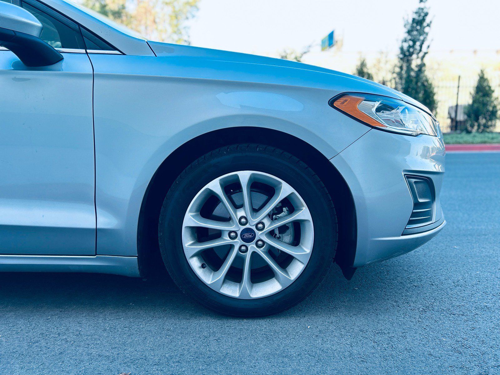 Used 2020 Ford Fusion SE FWD image 13