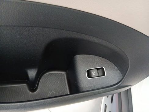 Used 2025 Mercedes-Benz GLS 450 4MATIC image 43