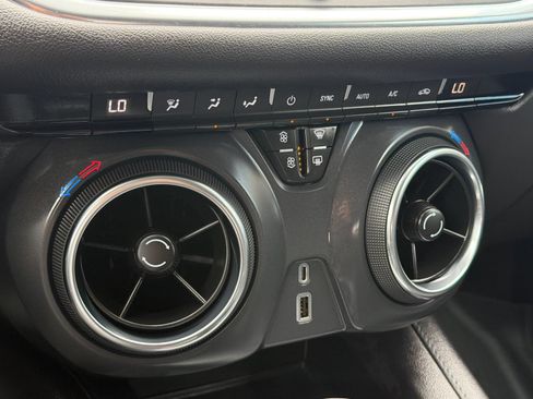 Used 2021 Chevrolet Blazer LT w/ LPO, Black Accent Package FWD image 22