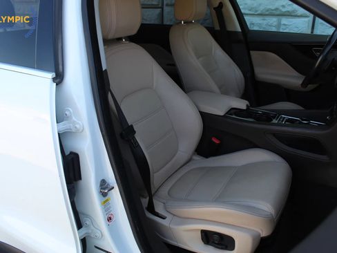 Used 2017 Jaguar F-PACE Prestige image 33