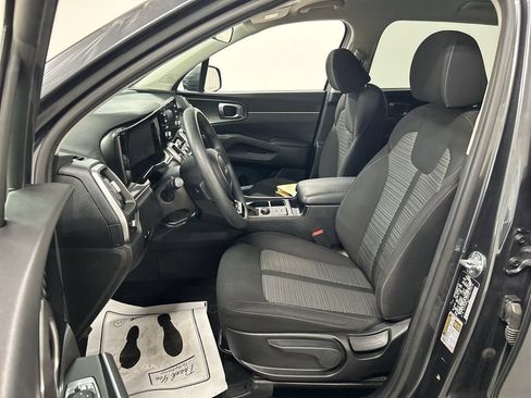 Certified 2023 Kia Sorento LX AWD/4WD image 9