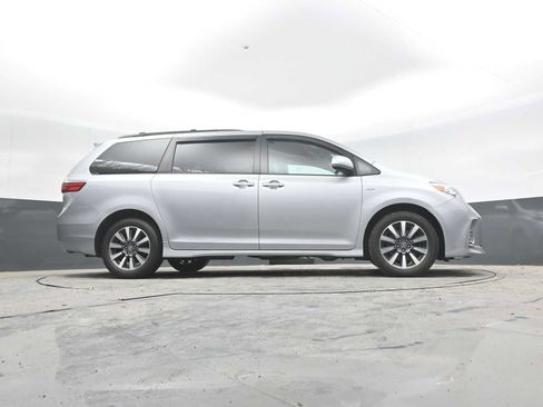 Used 2020 Toyota Sienna XLE w/ XLE Navigation Package AWD/4WD image 30