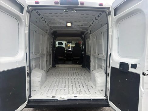 Used 2025 RAM ProMaster 2500 w/ Convenience Group FWD image 14