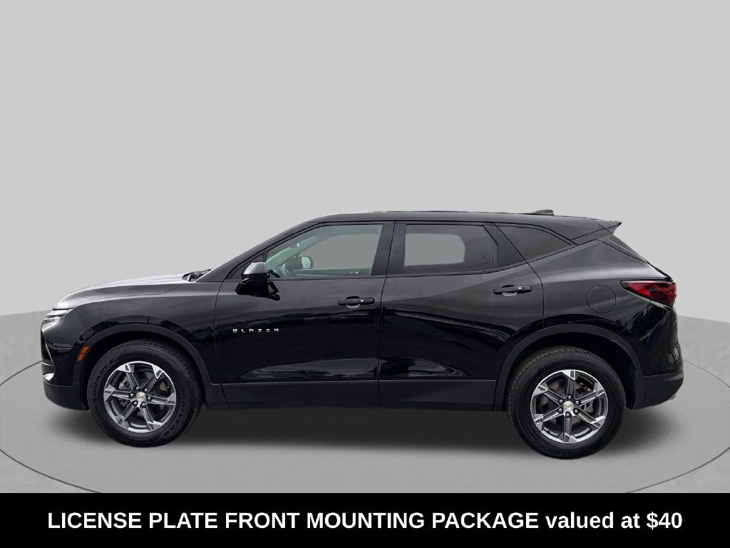 Used 2025 Chevrolet Blazer LT FWD image 2