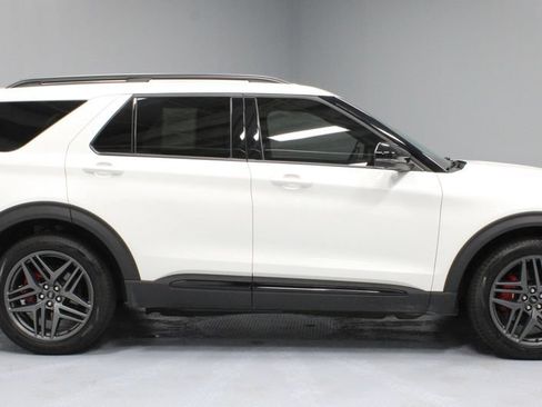 Used 2025 Ford Explorer ST AWD/4WD image 12