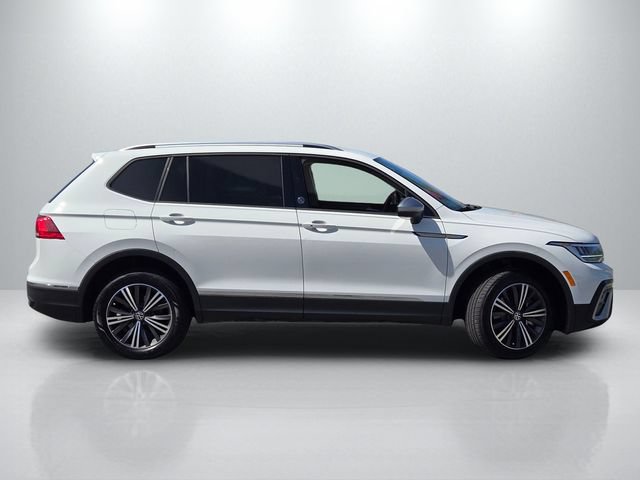 Used 2024 Volkswagen Tiguan Wolfsburg Edition AWD/4WD image 3
