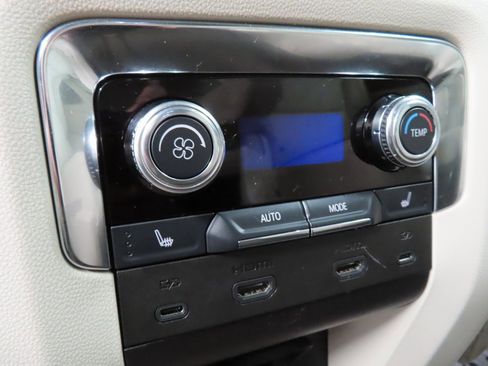 Used 2025 GMC Yukon Denali image 12