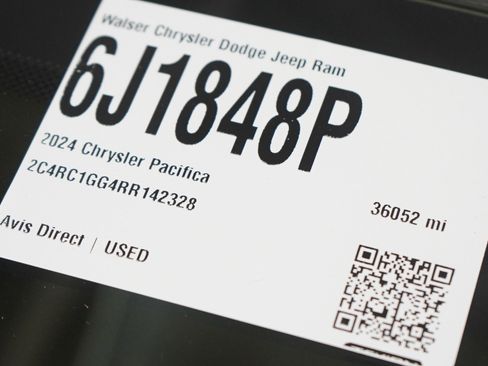 Used 2024 Chrysler Pacifica Limited image 29