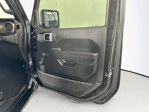 Used 2023 Jeep Gladiator Sport image 29