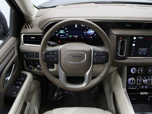 Used 2022 GMC Yukon Denali w/ Denali Premium Package image 21