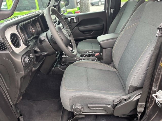 Used 2025 Jeep Gladiator Sport AWD/4WD image 9