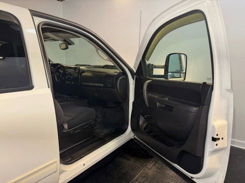 Used 2011 GMC Sierra 3500 SLE w/ SLE Preferred Package AWD/4WD image 22
