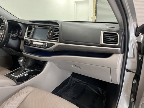 Used 2019 Toyota Highlander Limited Platinum AWD/4WD image 14