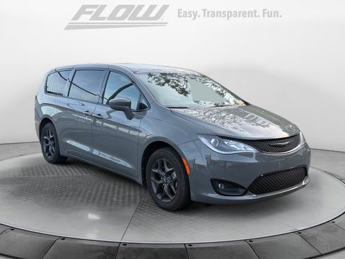 Used 2020 Chrysler Pacifica Touring w/ S Appearance Package image 1