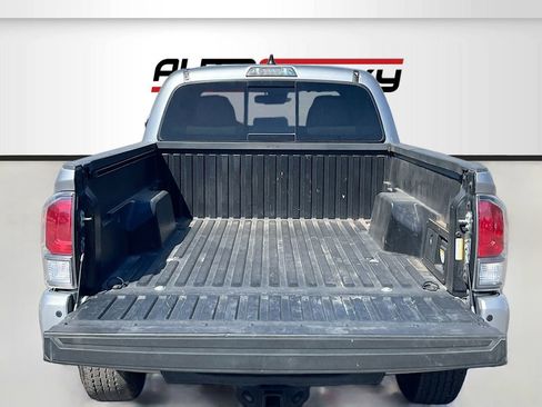 Used 2022 Toyota Tacoma TRD Off-Road w/ Technology Package AWD/4WD image 23