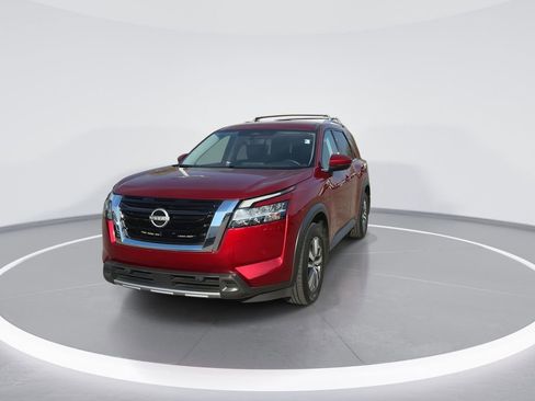 Used 2024 Nissan Pathfinder SL image 2