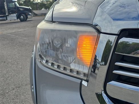 Used 2016 Toyota Tundra SR5 image 7