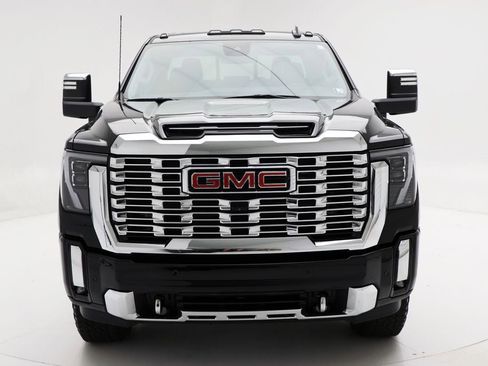 Used 2024 GMC Sierra 2500 Denali image 3