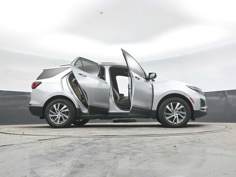 Used 2022 Chevrolet Equinox Premier AWD/4WD image 47