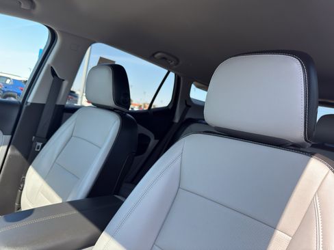 Used 2023 GMC Terrain SLT image 27