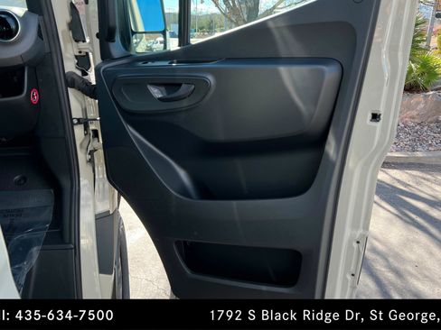 Used 2025 Mercedes-Benz Sprinter 2500 image 21