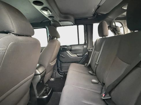 Used 2017 Jeep Wrangler Unlimited Sport AWD/4WD image 3