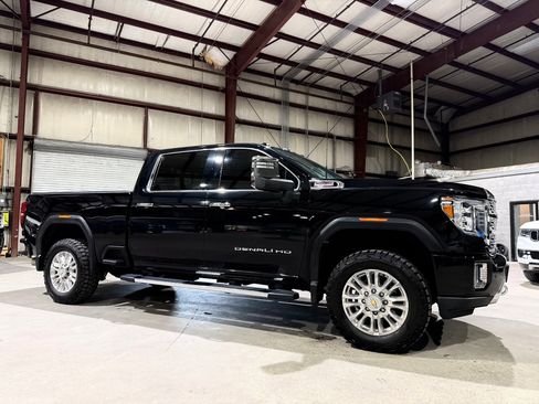 Used 2020 GMC Sierra 2500 Denali w/ Denali Ultimate Package AWD/4WD image 3