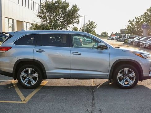 Used 2017 Toyota Highlander Limited AWD/4WD image 29