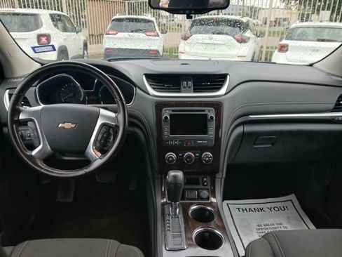 Used 2017 Chevrolet Traverse LT w/ Style and Technology Package FWD image 12