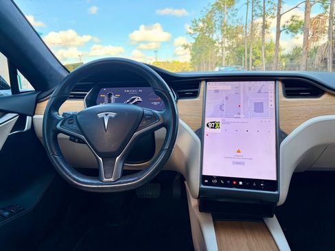 Used 2020 Tesla Model S Long Range image 9