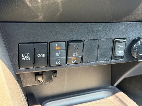 Used 2018 Toyota RAV4 Limited AWD/4WD image 33