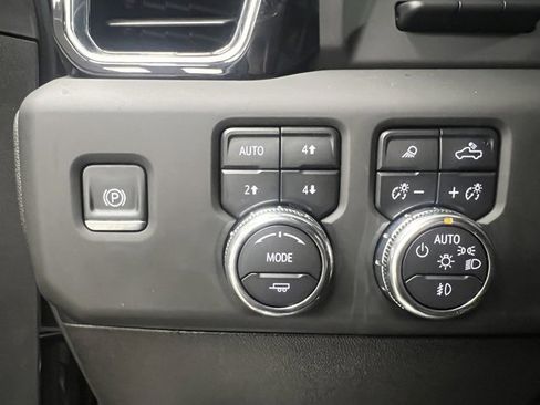 Used 2025 GMC Sierra 3500 Denali w/ Denali Reserve Package image 32