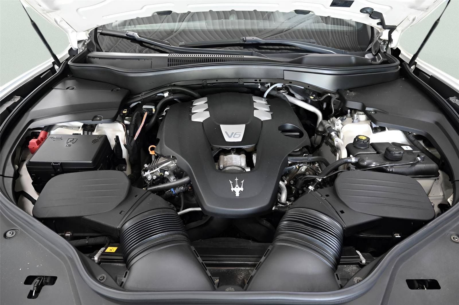 Used 2019 Maserati Levante AWD/4WD image 31