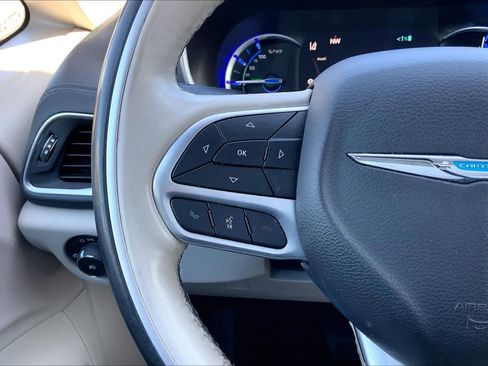 Used 2019 Chrysler Pacifica Limited w/ Advanced Safetytec Group FWD image 23