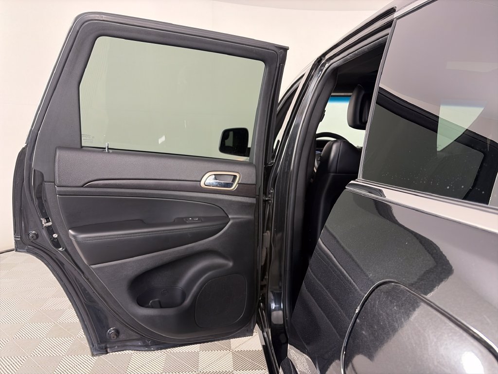 Used 2015 Jeep Grand Cherokee Altitude AWD/4WD image 12
