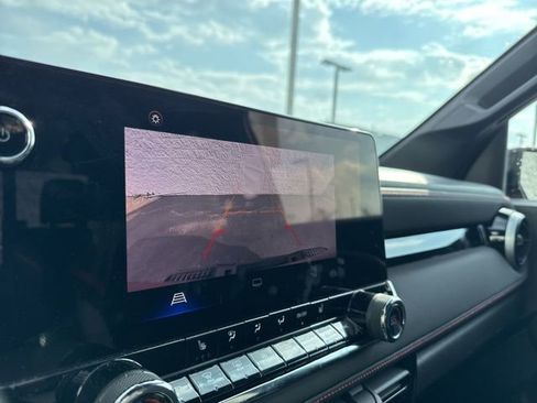 Used 2023 Chevrolet Colorado Z71 w/ Z71 Convenience Package 2 image 17