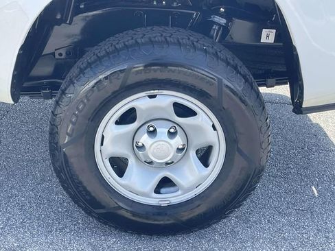 Used 2023 Toyota Tacoma SR w/ SR Convenience Package AWD/4WD image 9