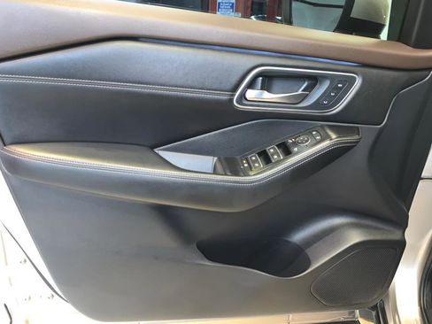 Used 2021 Nissan Rogue Platinum image 14