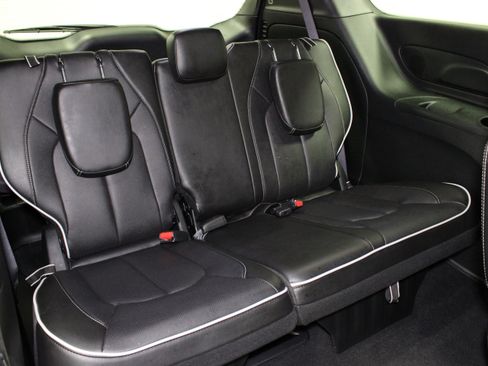 Used 2026 Chrysler Pacifica Limited w/ S Appearance Package FWD image 17