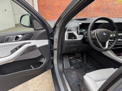 Used 2026 BMW X5 xDrive40i AWD/4WD image 9