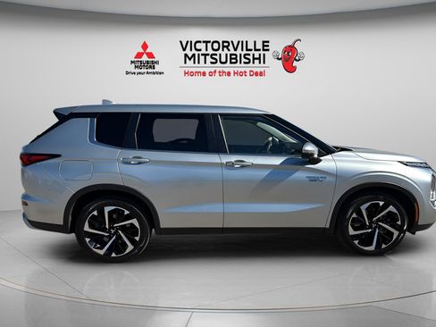 Used 2023 Mitsubishi Outlander 4WD Plug-In Hybrid image 10