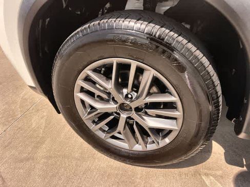 Used 2023 Nissan Rogue S AWD/4WD image 9