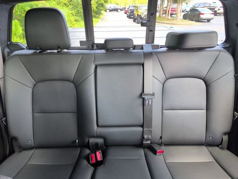 Used 2024 Chevrolet Colorado LT w/ LT Convenience Package III RWD image 28