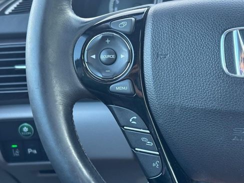 Used 2017 Honda Accord Touring image 18