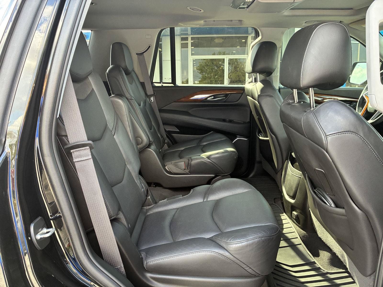 Used 2017 Cadillac Escalade Premium Luxury AWD/4WD image 10